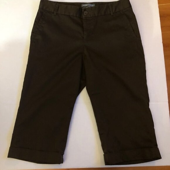 Dockers Mid Rise Curvy Bermuda Shorts Size 4 - Picture 1 of 3